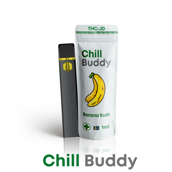 Produktbild av Chill Buddy THC-JD vape med smaken Banana Kush. Förpackningen visar en bananillustration och är märkt med 'Chill Buddy' samt THC-JD. Vape-pennan är svart med en guldaccent, och förpackningen specificerar innehållet på 1 ml. Bilden betonar premiumkvalitet och en söt, fruktig smakprofil, vilket gör den perfekt för SEO-optimerade artiklar om Banana Kush, smaksatta cannabisvapes, och THC-JD produkter.