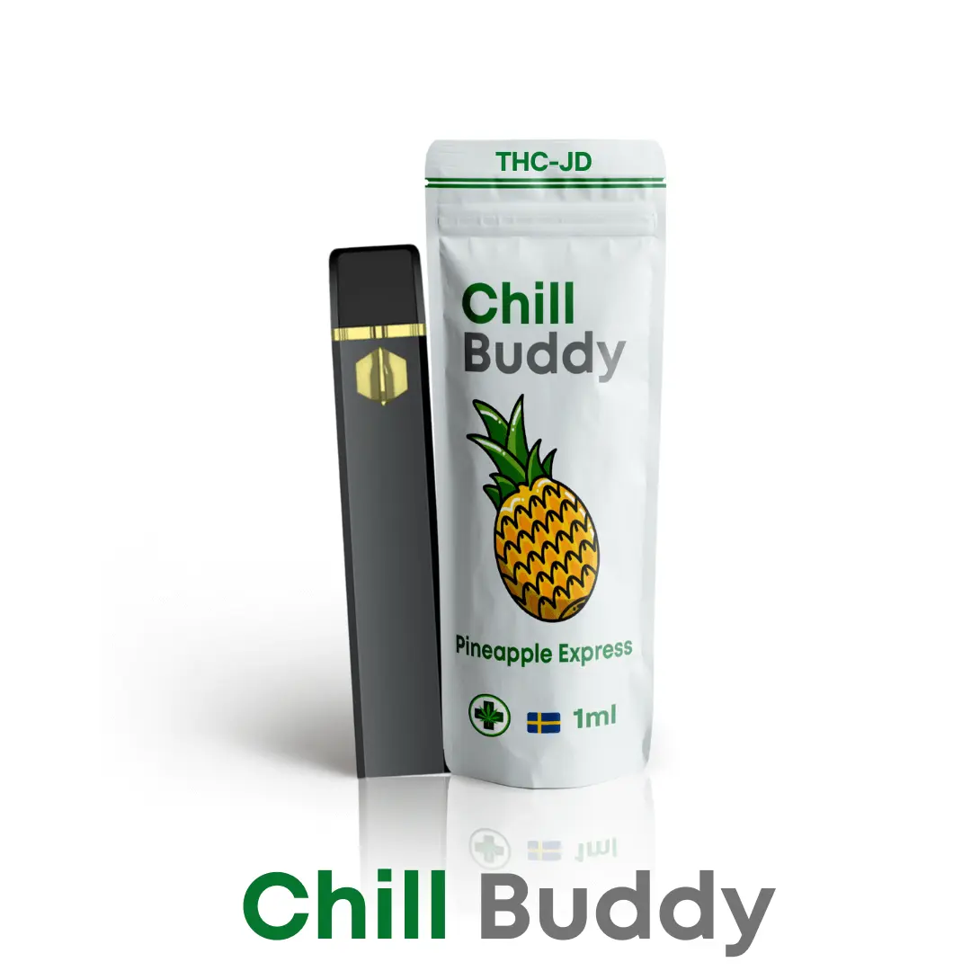 Produktbild av Chill Buddy THC-JD vape med smaken Pineapple Express. Förpackningen visar en ananasillustration och är märkt med 'Chill Buddy' samt THC-JD. Vape-pennan är svart med guldaccent, och förpackningen specificerar innehållet på 1 ml. Designen framhäver en tropisk och fruktig smakprofil, vilket gör bilden optimal för SEO-optimerade artiklar om smaksatta cannabisvapes, THC-JD produkter, och Pineapple Express vaping.